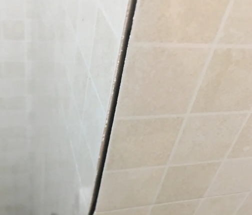 闵行瓷砖空鼓维修公司分享阳台瓷砖脱落的修复过程可以分为以下几个步骤