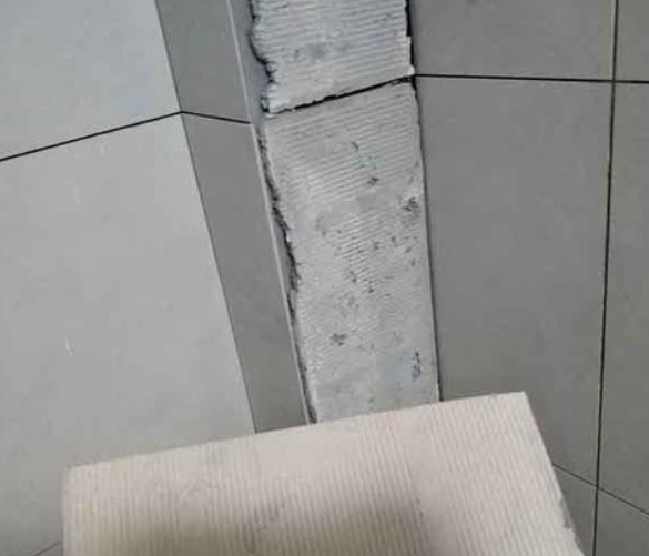 闵行瓷砖空鼓维修公司分享下厨房瓷砖脱落的补救措施。